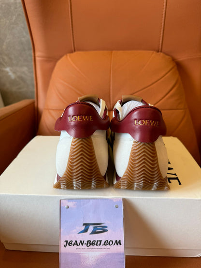 Zapatillas deportivas Loewe de piel y ante con detalle de anagrama característico