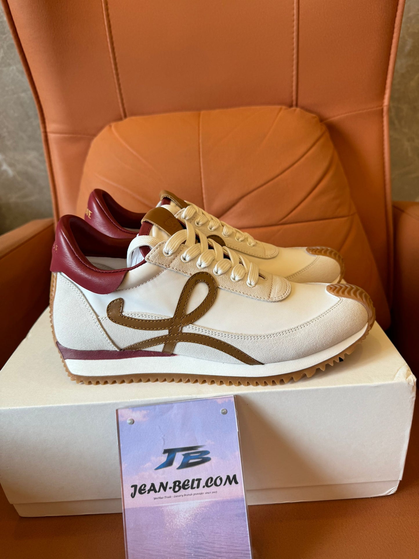 Zapatillas deportivas Loewe de piel y ante con detalle de anagrama característico