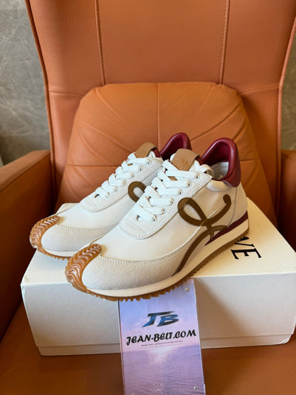 Zapatillas deportivas Loewe de piel y ante con detalle de anagrama característico