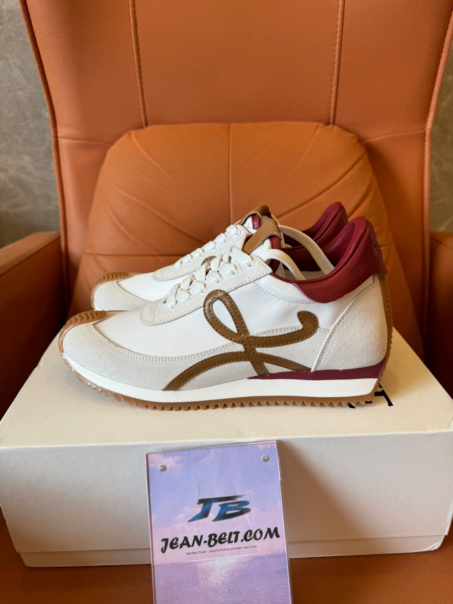 Zapatillas deportivas Loewe de piel y ante con detalle de anagrama característico