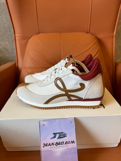 Zapatillas deportivas Loewe de piel y ante con detalle de anagrama característico