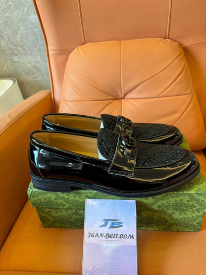 Mocasines GG de charol para hombre de Gucci con G entrelazada
