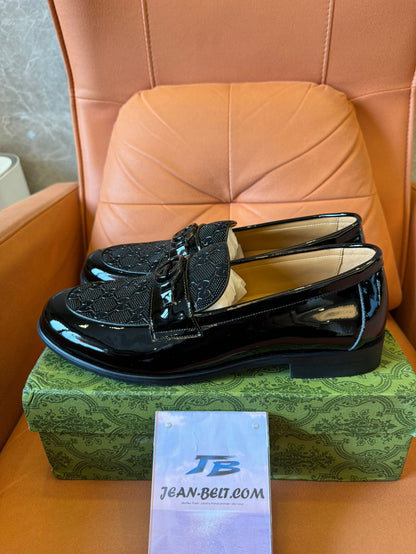 Mocasines GG de charol para hombre de Gucci con G entrelazada