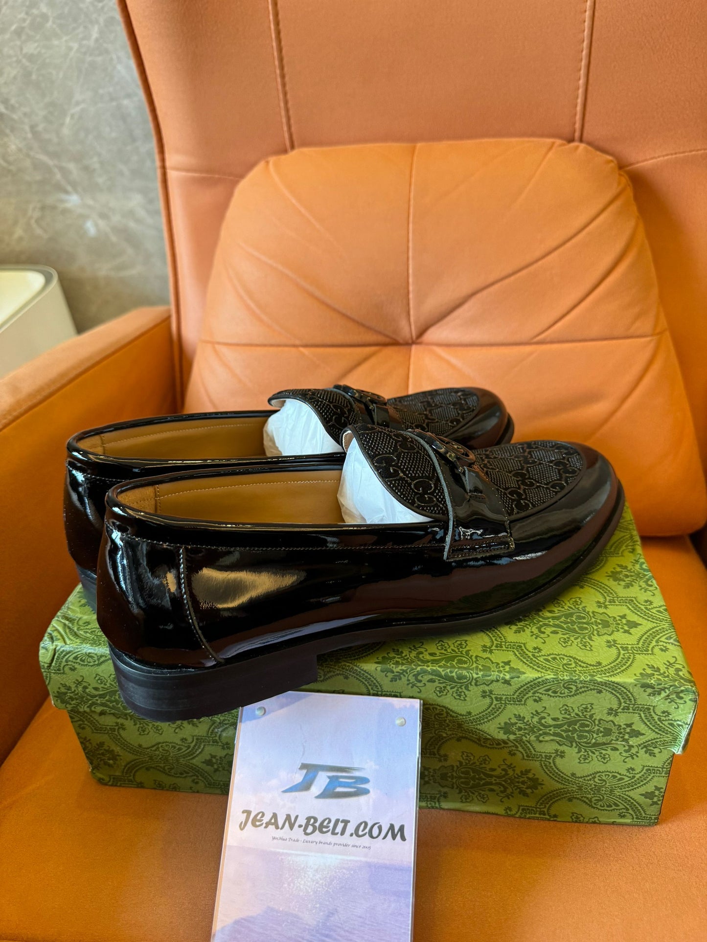 Mocasines GG de charol para hombre de Gucci con G entrelazada