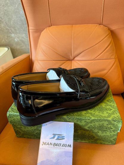 Mocasines GG de charol para hombre de Gucci con G entrelazada