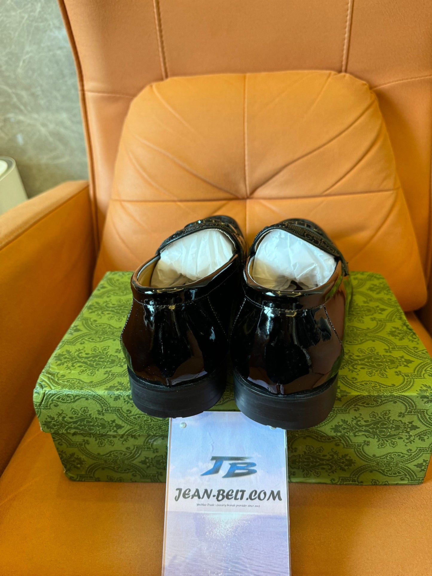Mocasines GG de charol para hombre de Gucci con G entrelazada