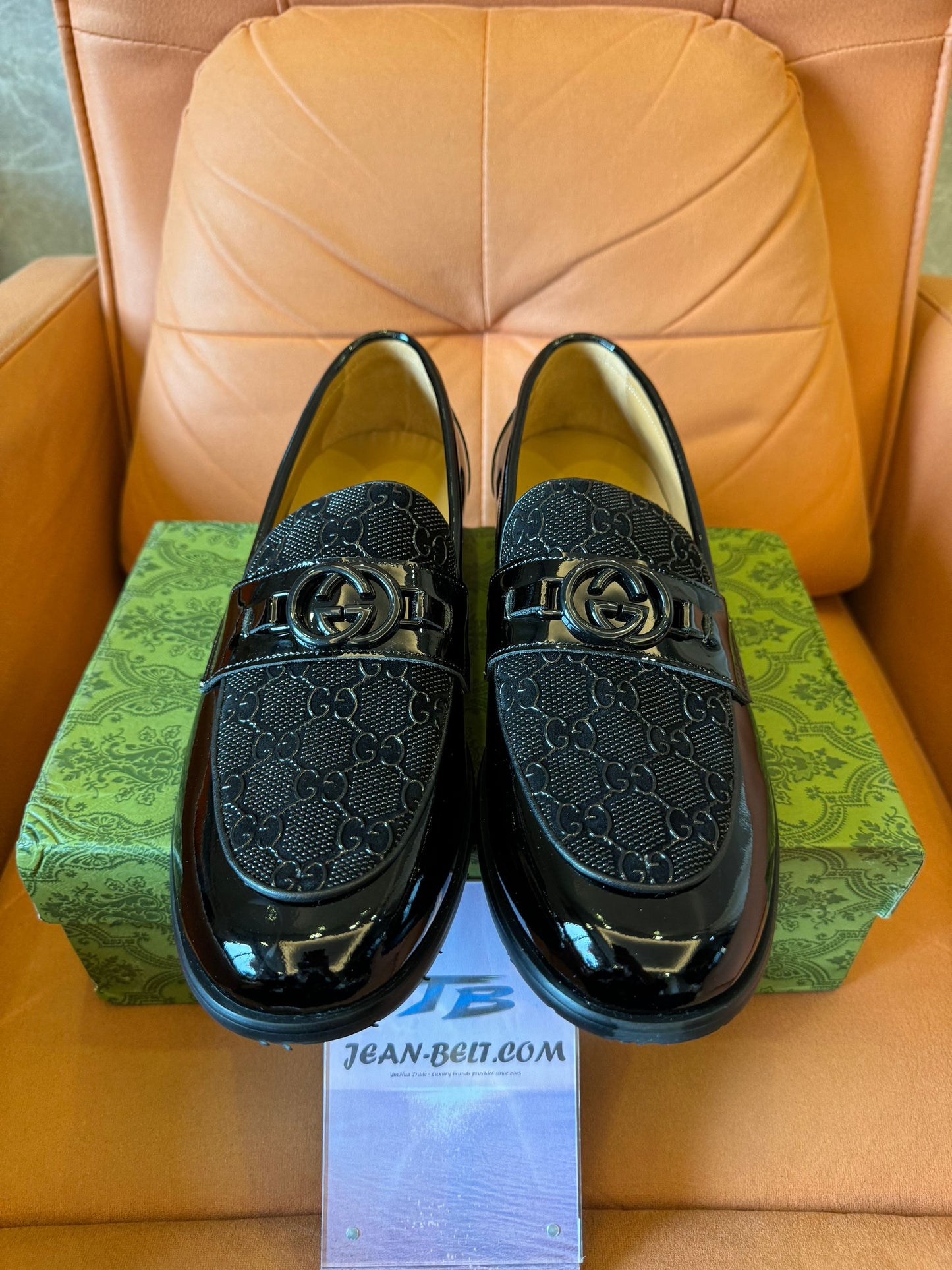 Mocasines GG de charol para hombre de Gucci con G entrelazada