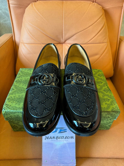 Mocasines GG de charol para hombre de Gucci con G entrelazada