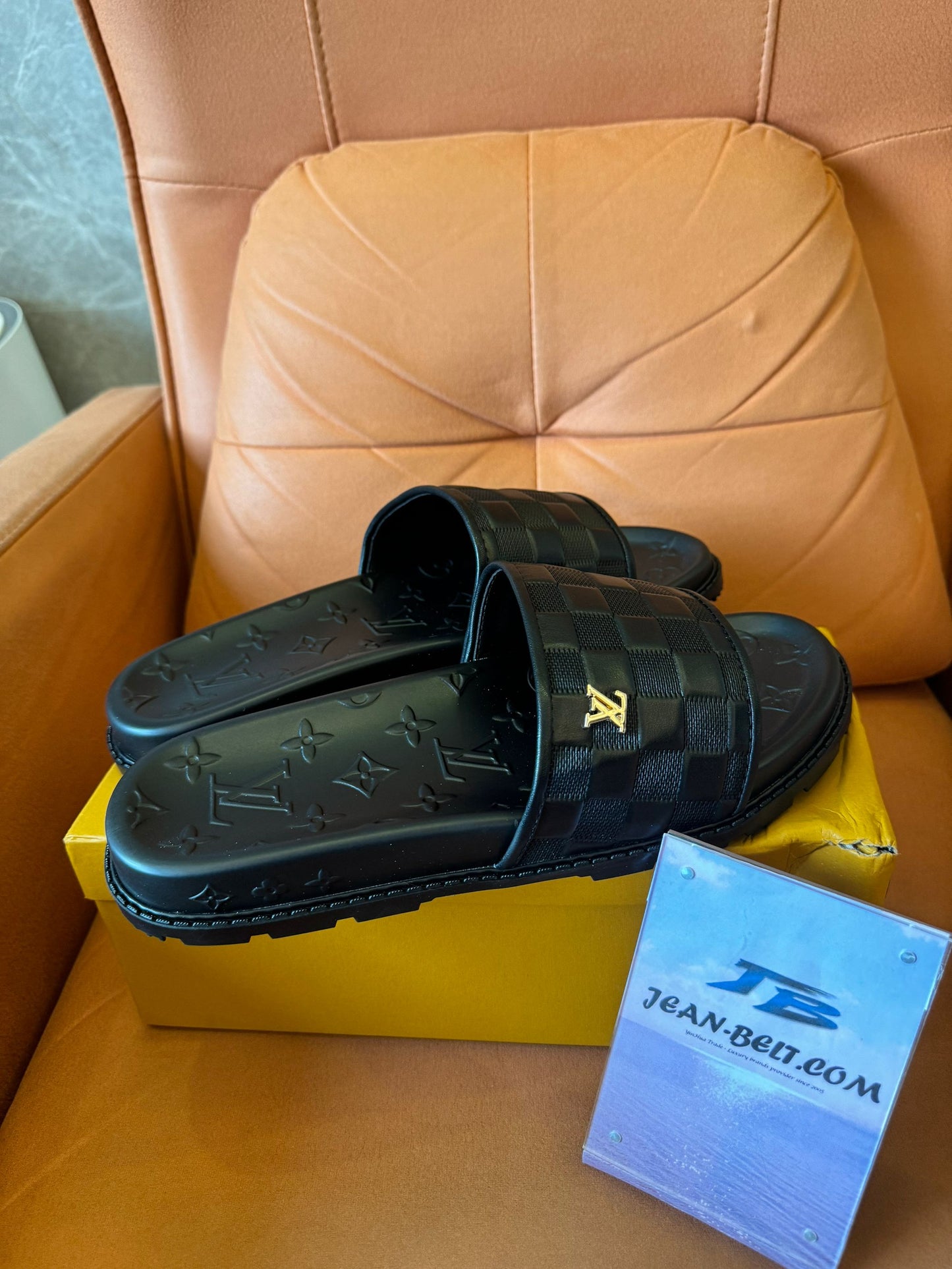 Slides Louis Vuitton Waterfront em preto damier