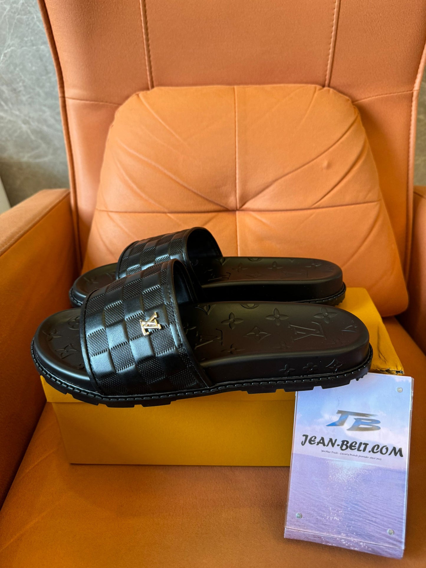 Slides Louis Vuitton Waterfront em preto damier