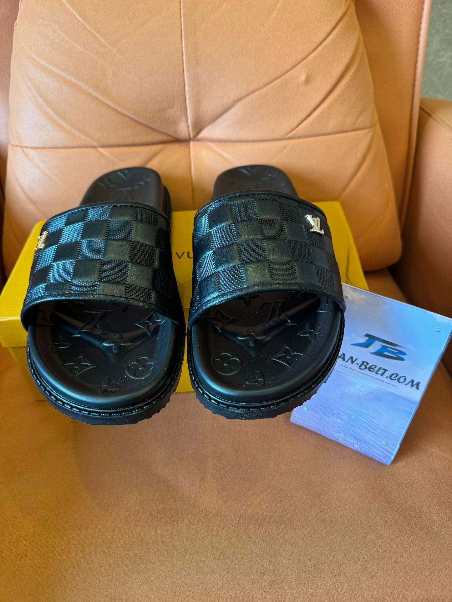 Slides Louis Vuitton Waterfront em preto damier