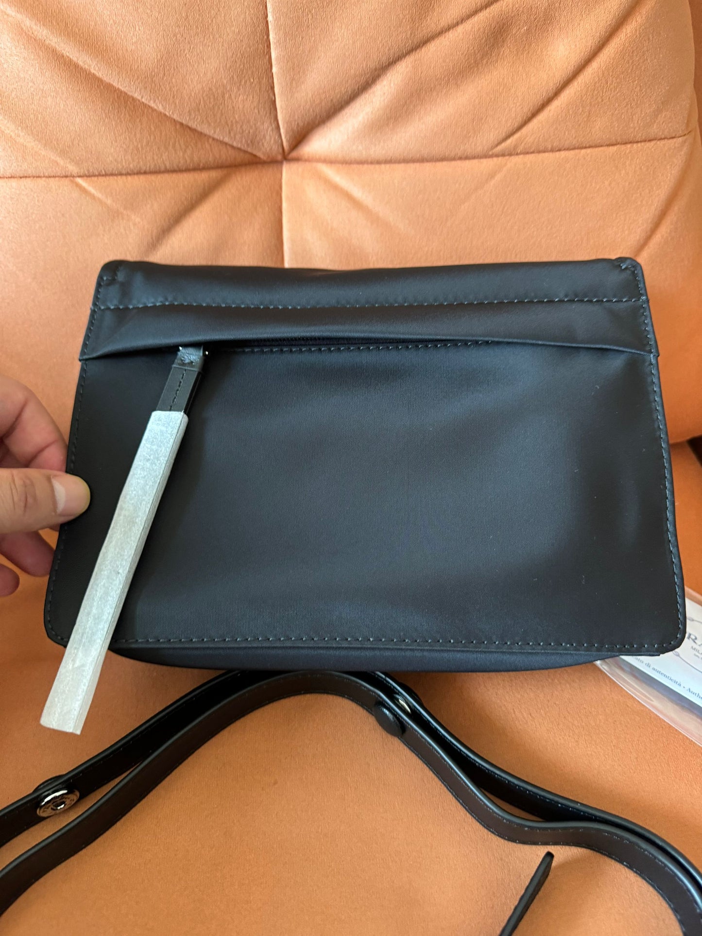 Bolsa de ombro pequena acolchoada Prada preta de re-nylon
