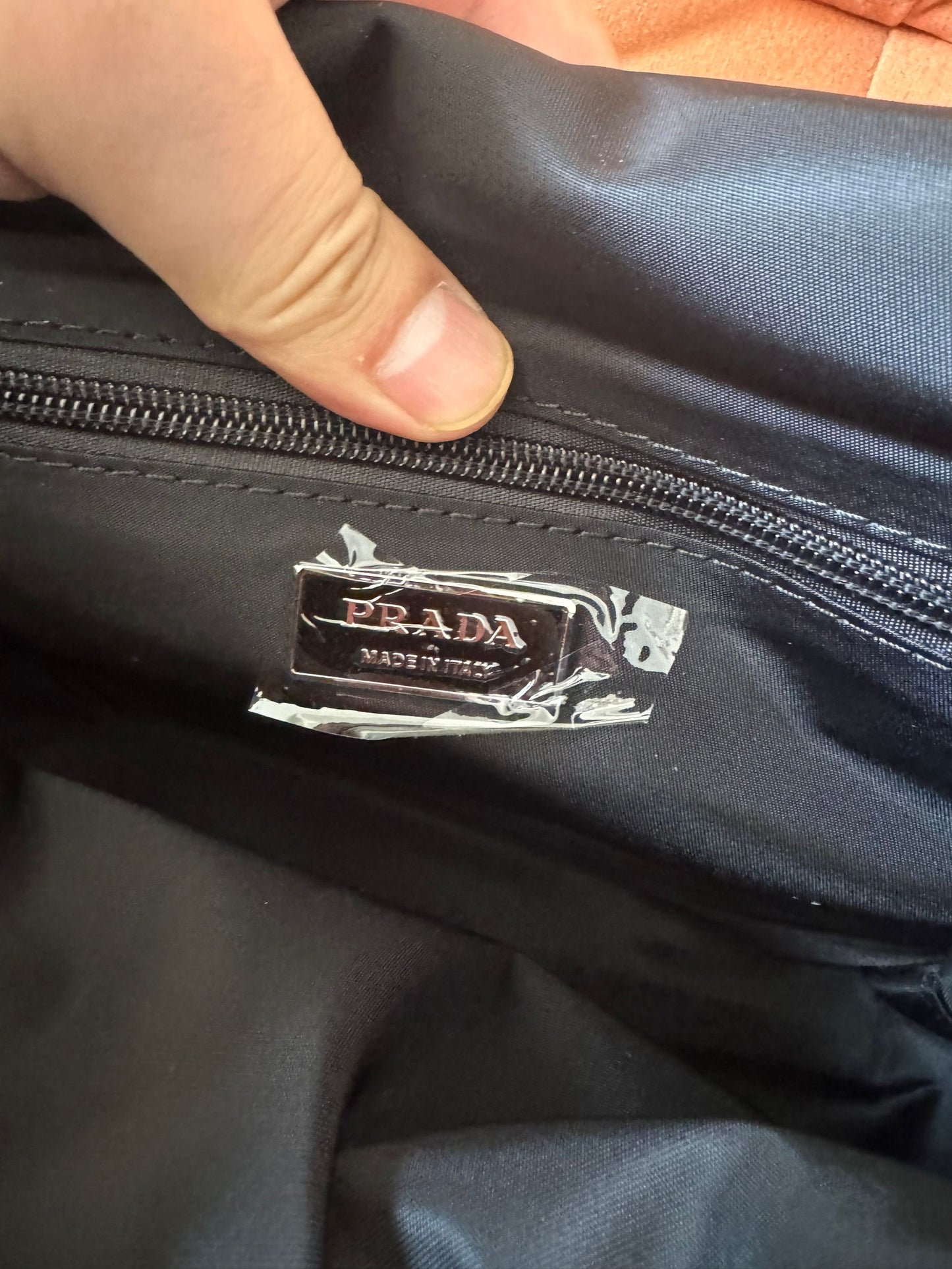 Bolsa de ombro pequena acolchoada Prada preta de re-nylon
