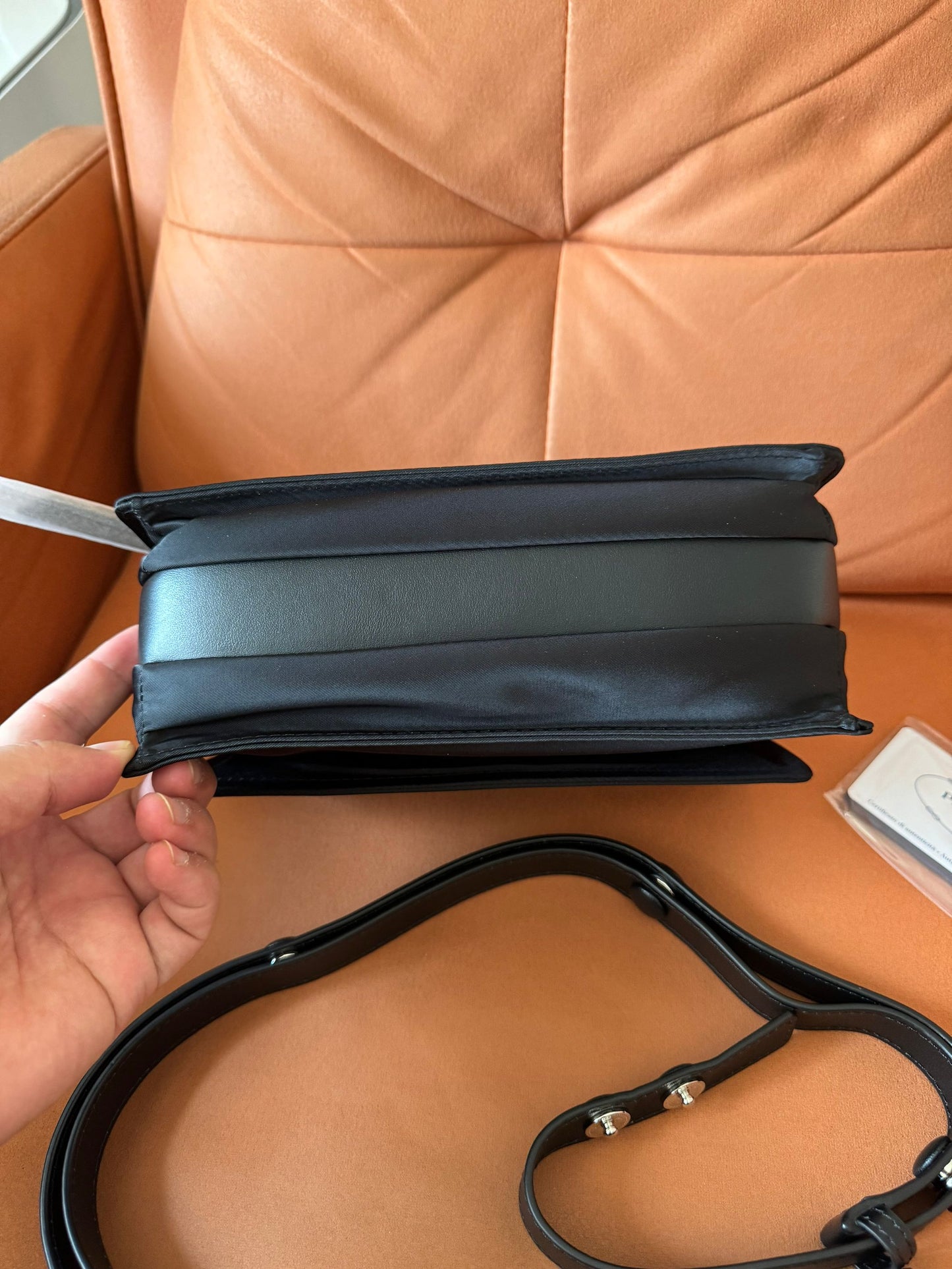 Bolsa de ombro pequena acolchoada Prada preta de re-nylon