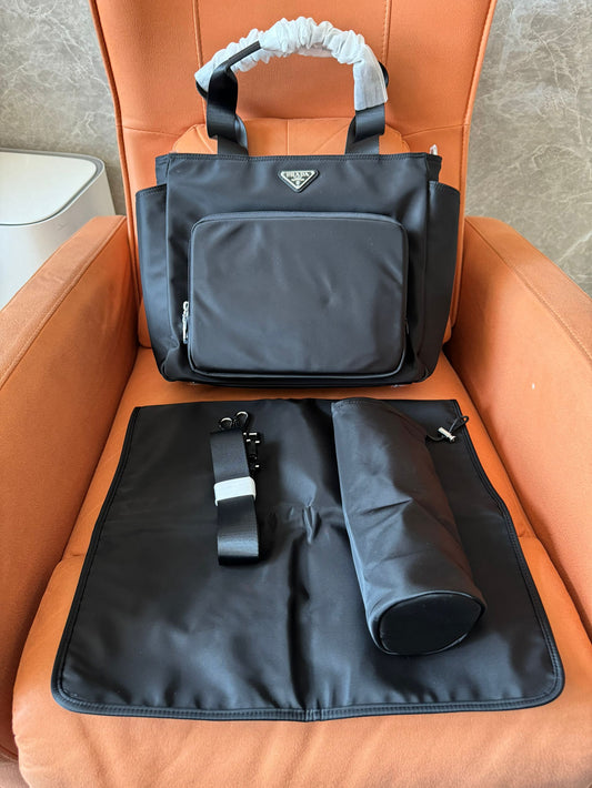 Bolso de bebé Prada de re-nylon
