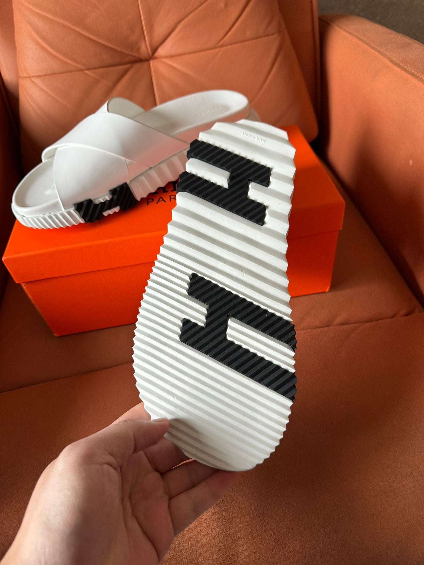 Sandálias Hermès Cypris em borracha branca