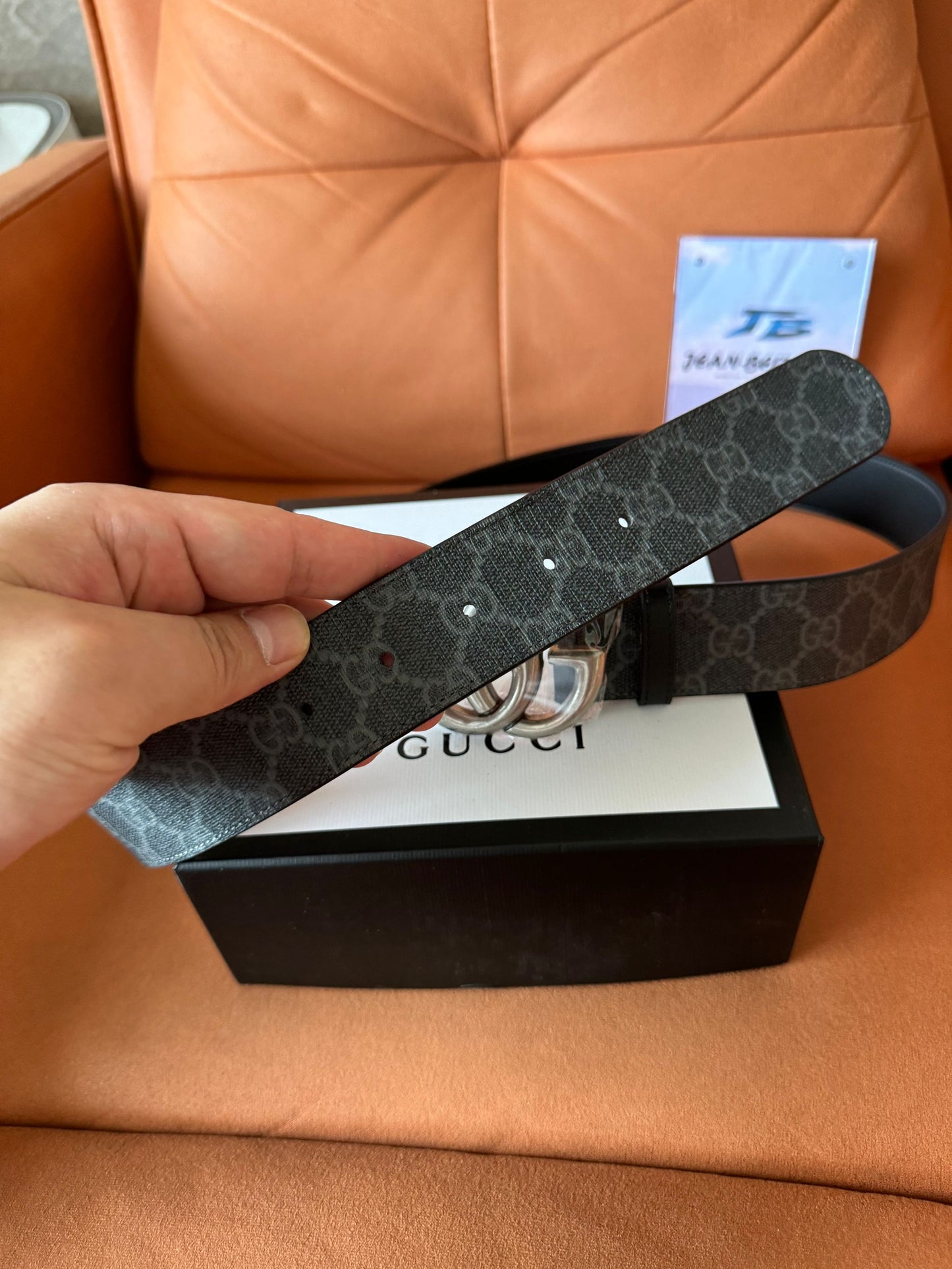 Cinto Gucci GG Supreme preto com fivela G prateada entrelaçada