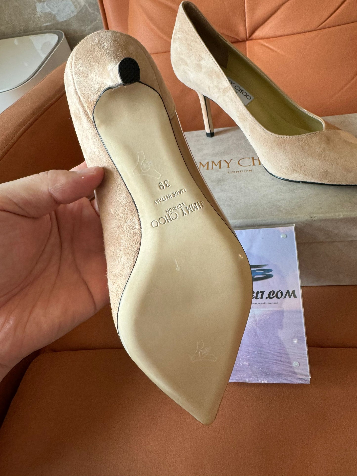 Sandálias de salto alto Jimmy Choo, com detalhes em couro, salto agulha