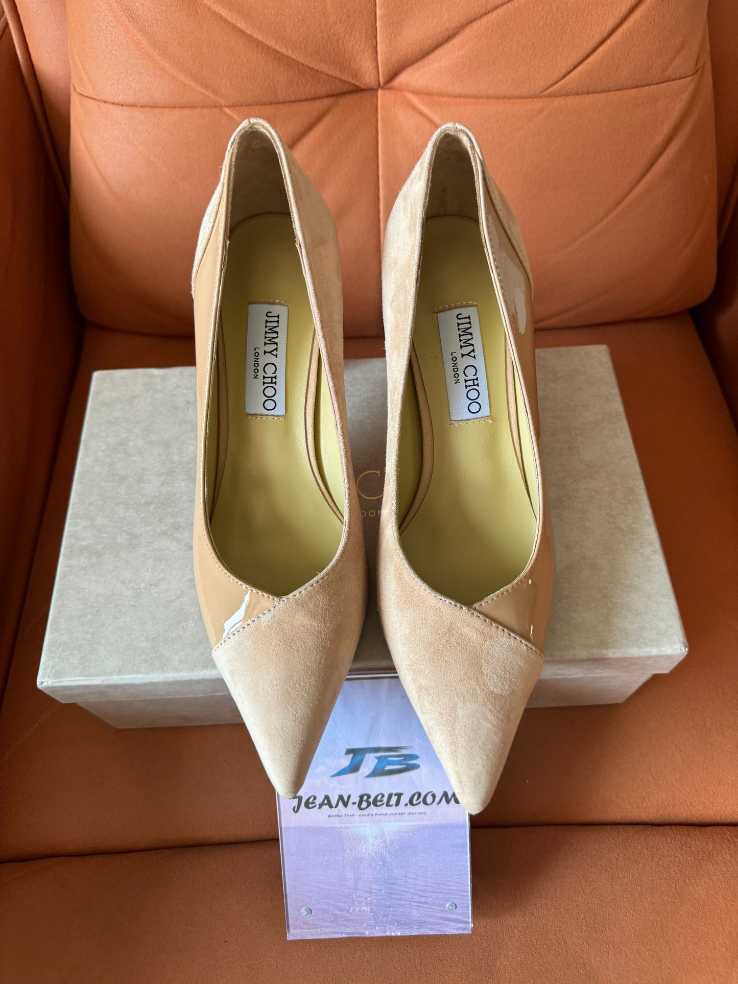 Sandálias de salto alto Jimmy Choo, com detalhes em couro, salto agulha