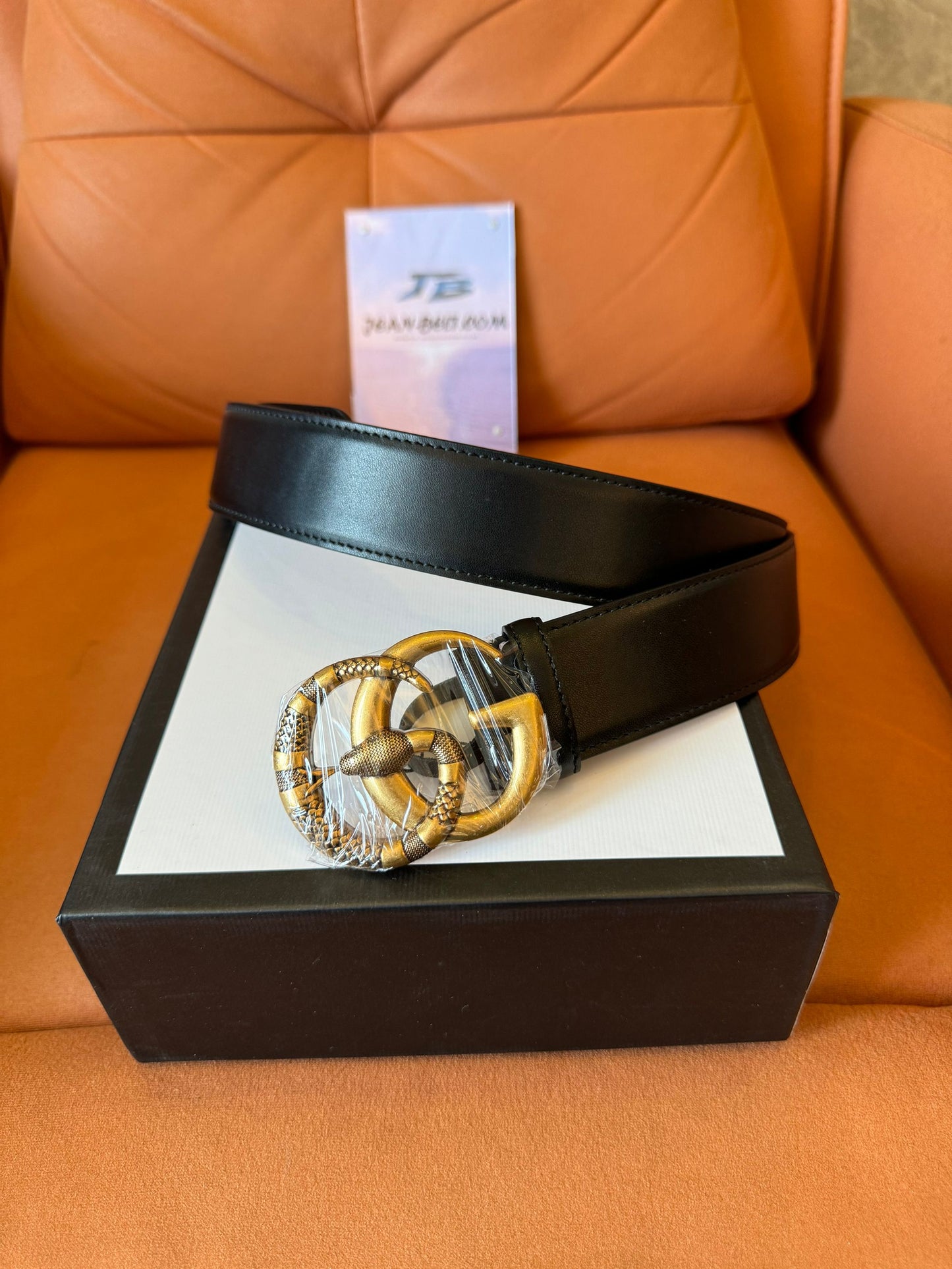 Cinturón de piel Gucci con hebilla de serpiente de latón antiguo