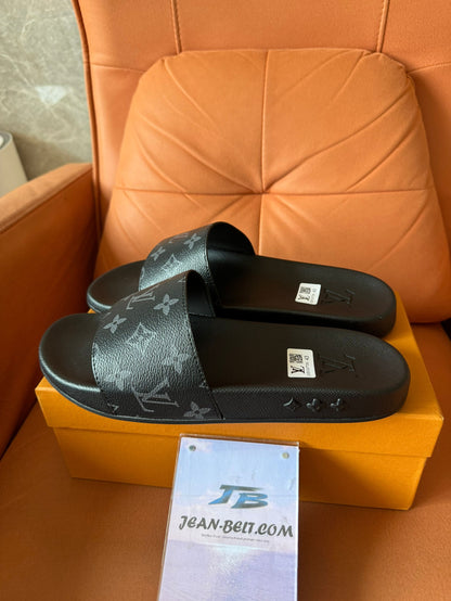 Slides Louis Vuitton Waterfront com monograma Eclipse