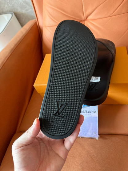 Slides Louis Vuitton Waterfront com monograma Eclipse