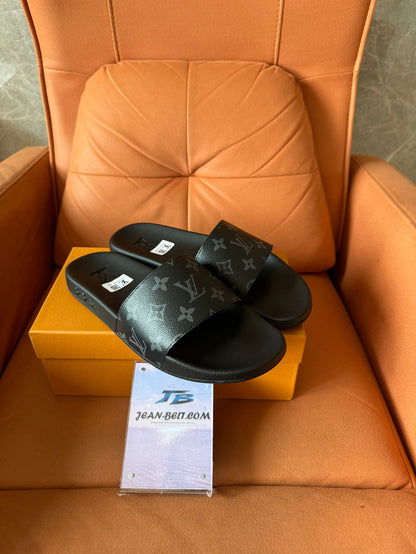 Slides Louis Vuitton Waterfront com monograma Eclipse