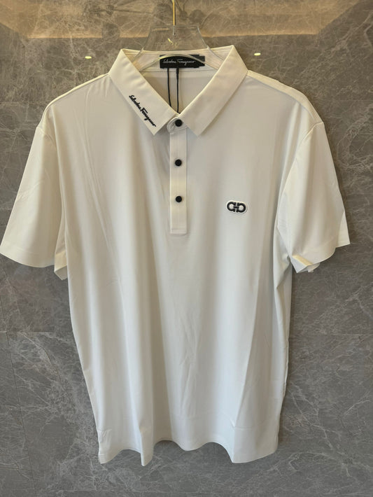 Polo blanco de Ferragamo