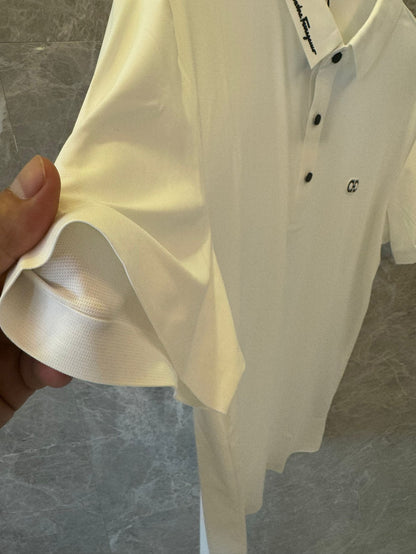 Polo blanco de Ferragamo
