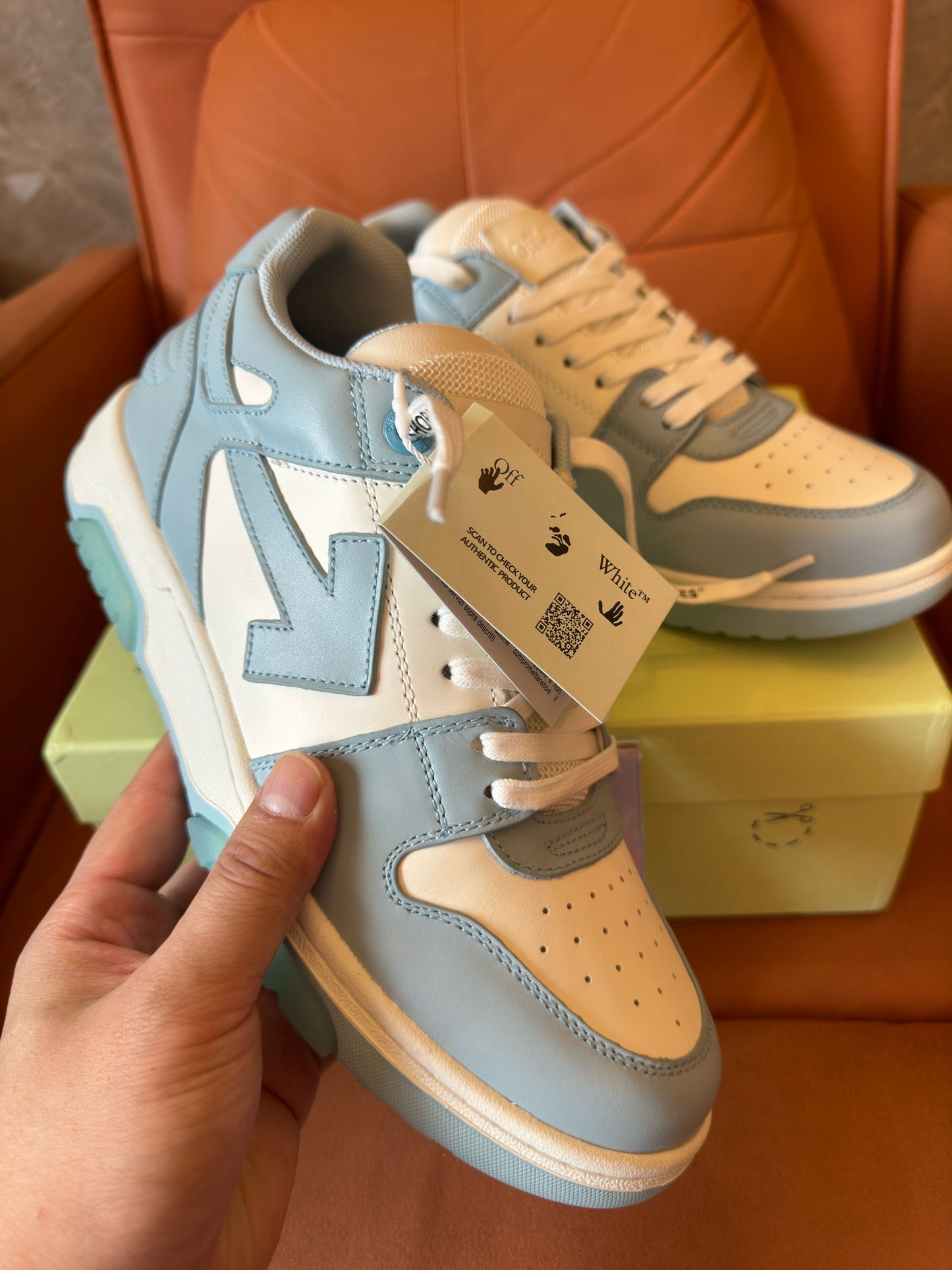 Zapatillas Off-White™ Out of Office en azul claro/blanco
