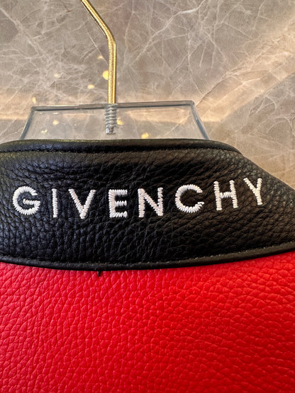Chaqueta de cuero de carreras Givenchy: diseño atrevido en rojo y negro