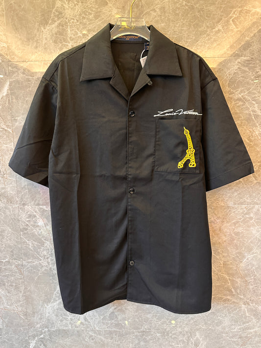 Camisa de manga corta negra de Louis Vuitton con gráfico amarillo de Pont Neuf