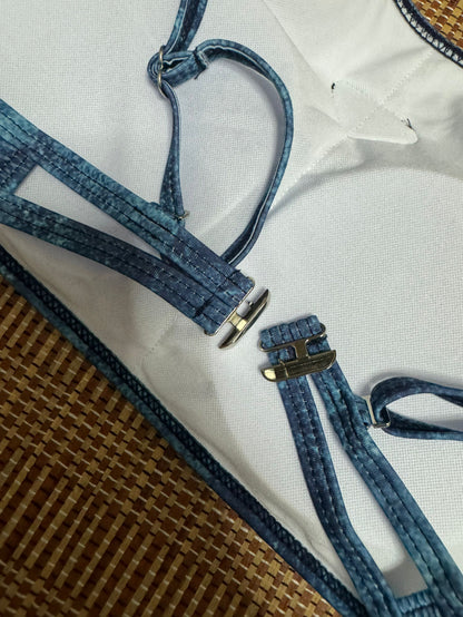 Conjunto de biquíni Prada azul com lavagem ácida e detalhe de logotipo