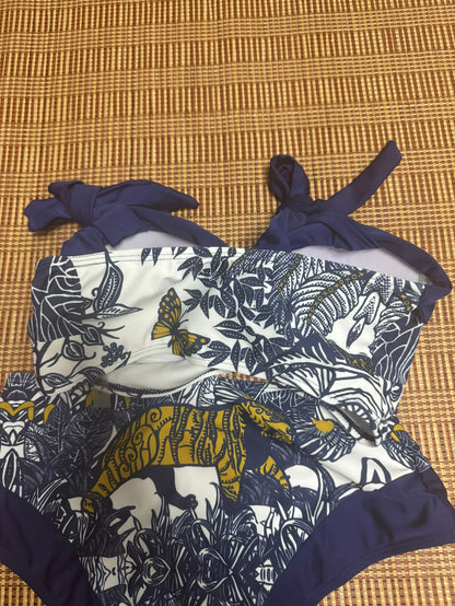 Traje de baño bikini de dos piezas con estampado de lujo y tirantes ajustables.