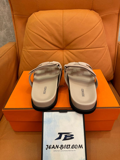 Sandálias Hermès Chypre camurça bege