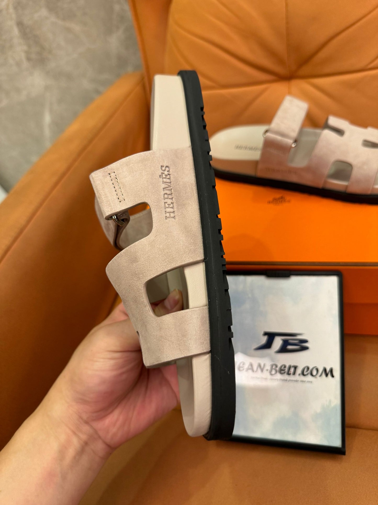 Sandálias Hermès Chypre camurça bege