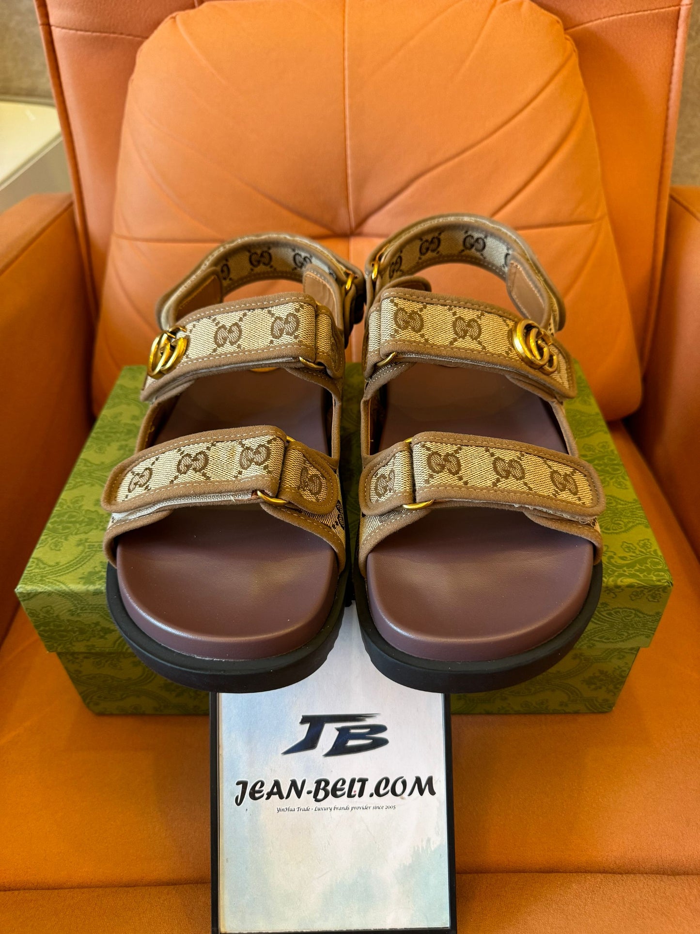 Sandálias Gucci com monograma duplo G - lona bege com logotipo icônico