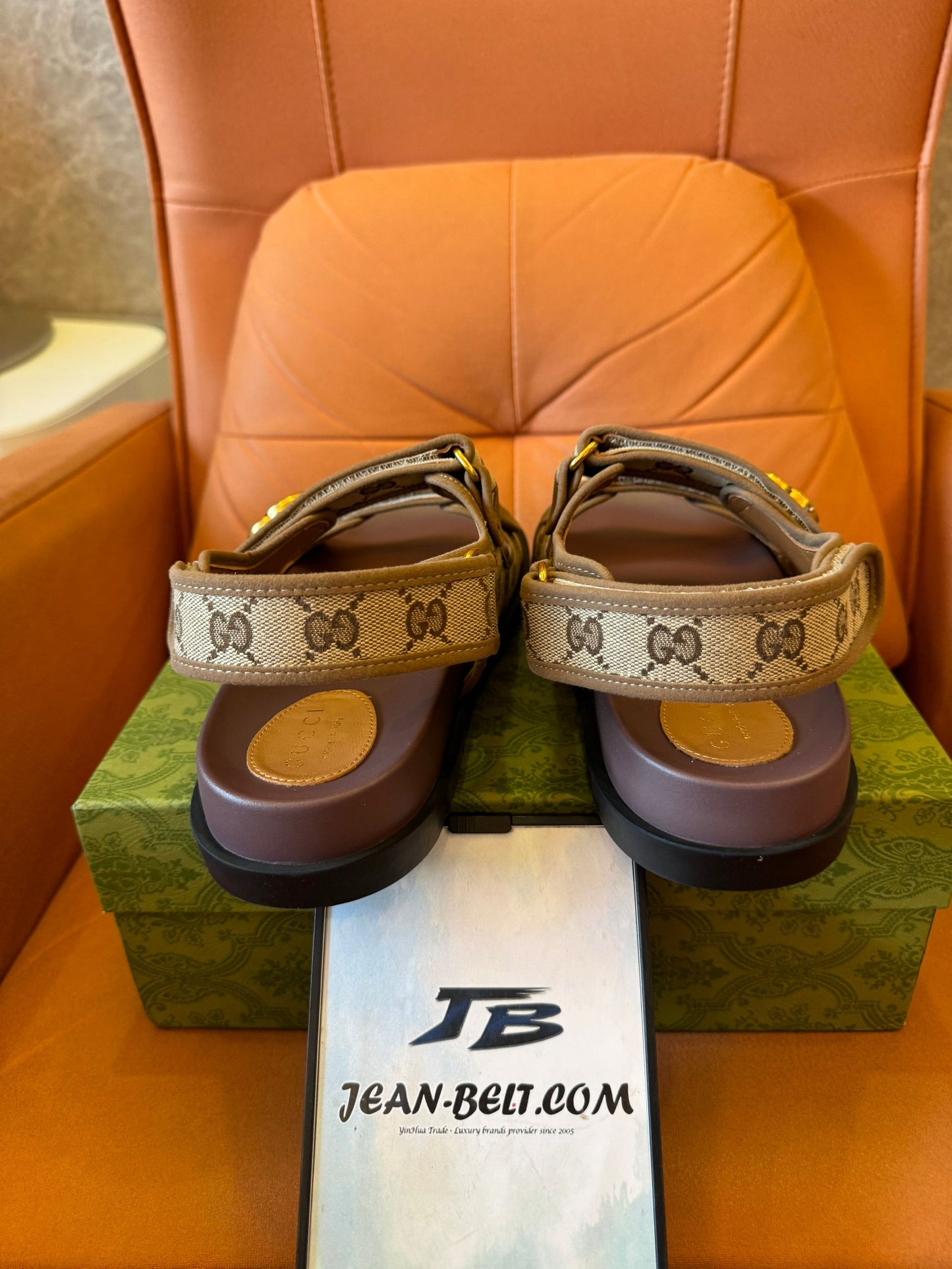 Sandálias Gucci com monograma duplo G - lona bege com logotipo icônico