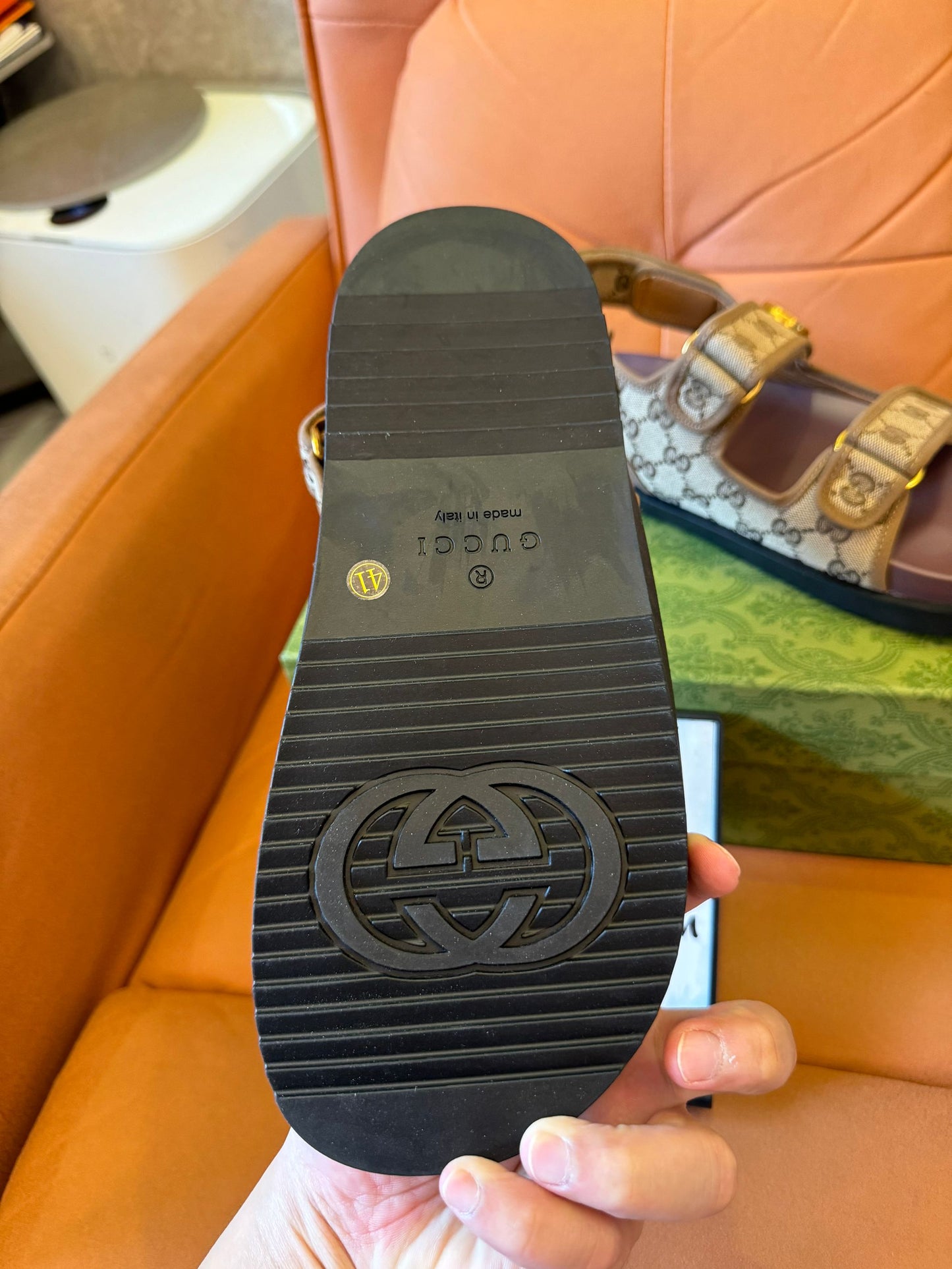 Sandálias Gucci com monograma duplo G - lona bege com logotipo icônico