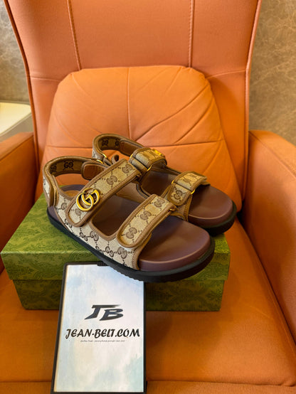 Sandálias Gucci com monograma duplo G - lona bege com logotipo icônico