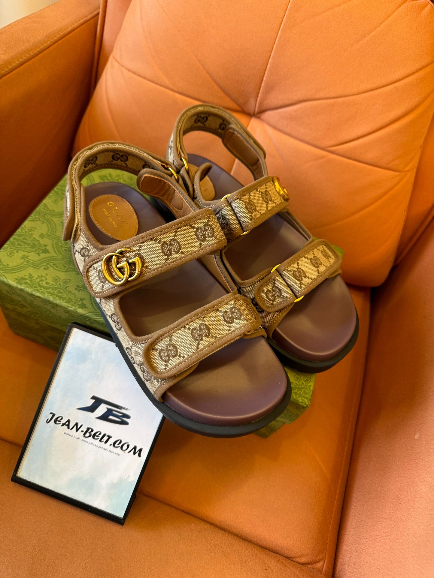 Sandálias Gucci com monograma duplo G - lona bege com logotipo icônico