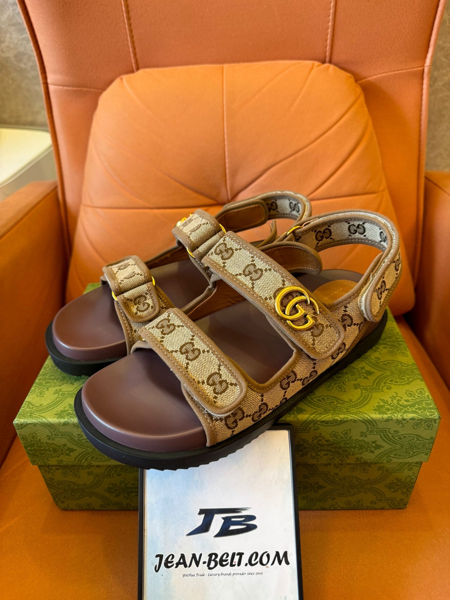 Sandálias Gucci com monograma duplo G - lona bege com logotipo icônico