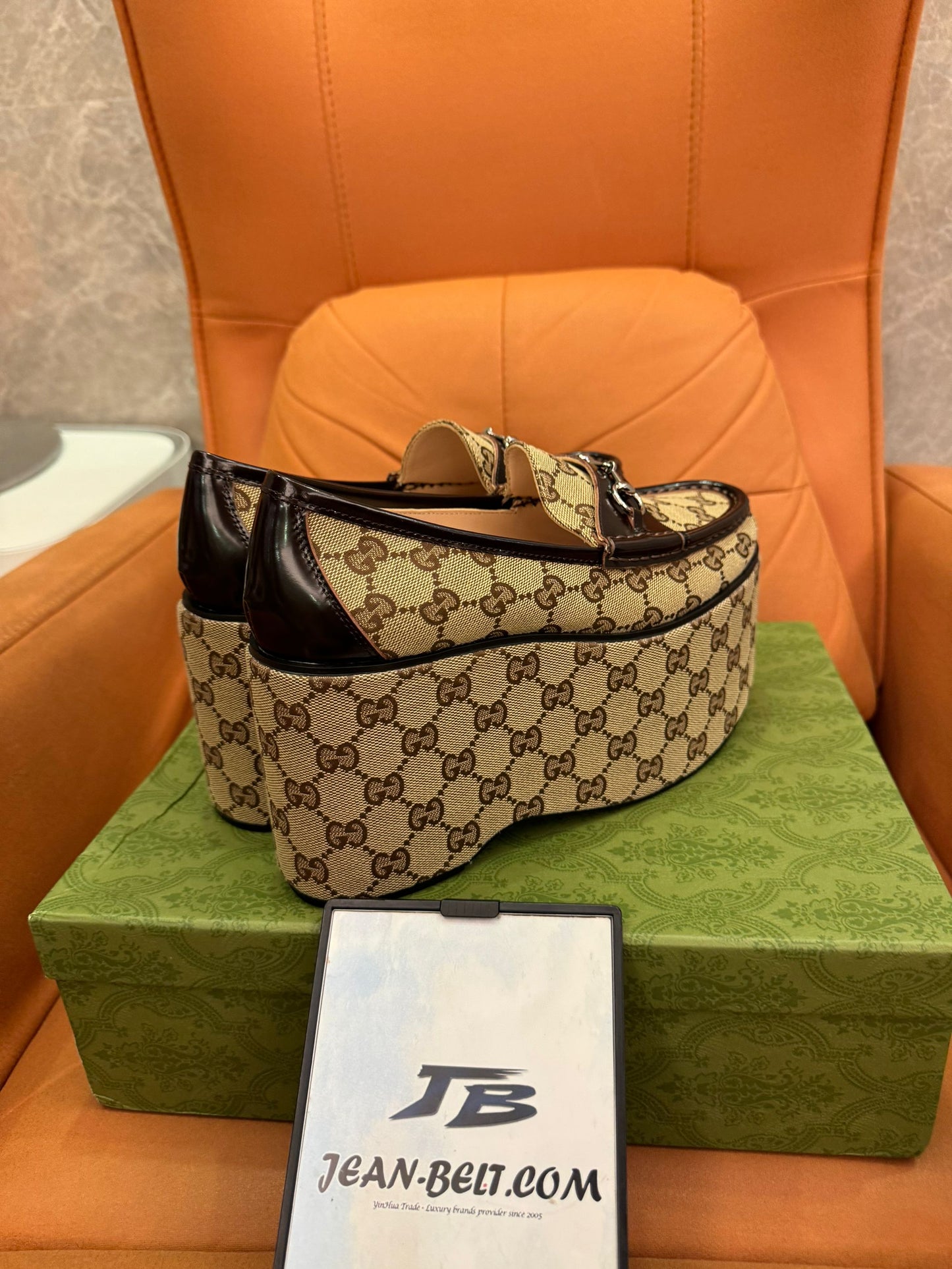 Mocassins plataforma com monograma Gucci e detalhe de freio de cavalo