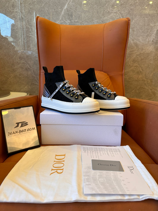 Zapatilla alta Dior Explorer de malla negra con detalles de logotipo