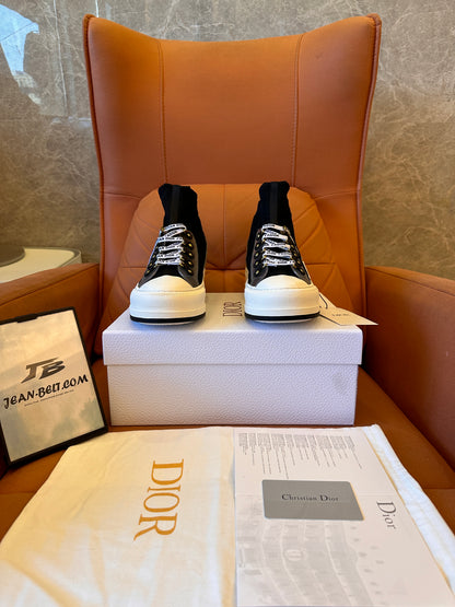 Zapatilla alta Dior Explorer de malla negra con detalles de logotipo