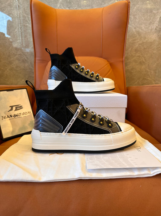 Zapatilla alta Dior Explorer de malla negra con detalles de logotipo