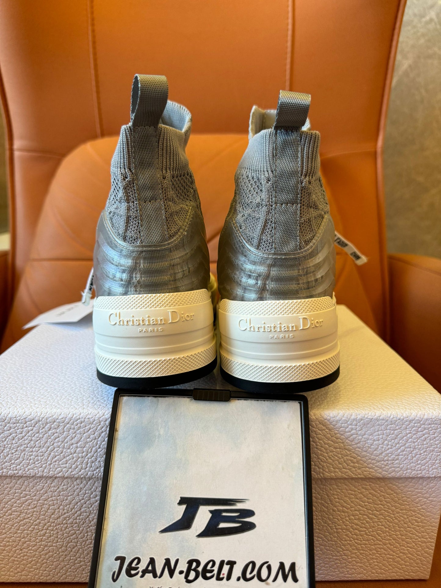 Zapatillas altas de malla de Christian Dior con detalles de monograma característicos