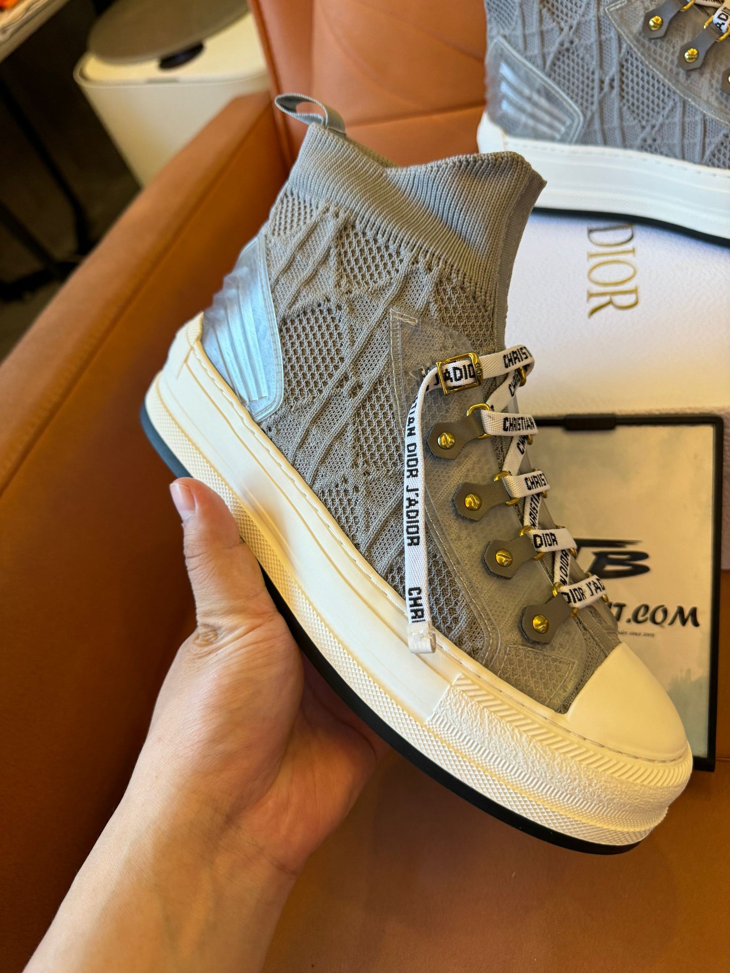Zapatillas altas de malla de Christian Dior con detalles de monograma característicos