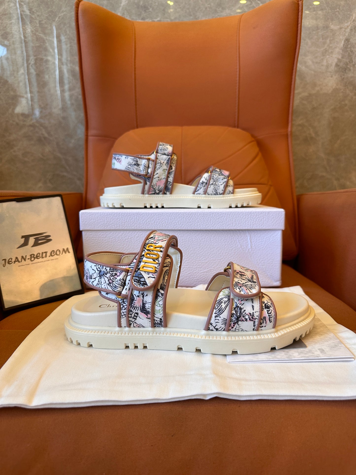 Sandalias de lona con bordado oblicuo de Christian Dior y tiras ajustables