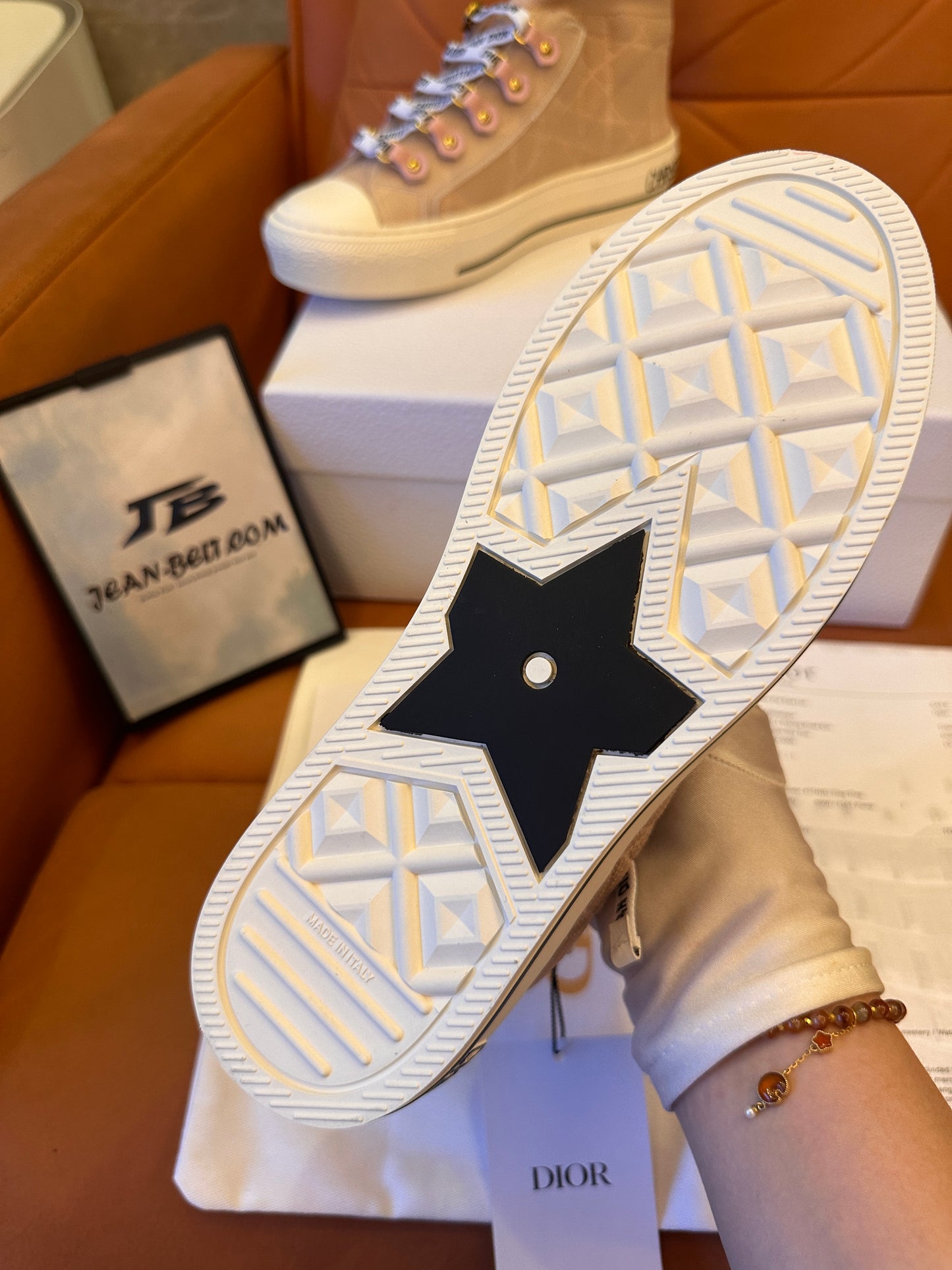 Zapatillas altas rosas Dior J'Adior con cordones de la marca